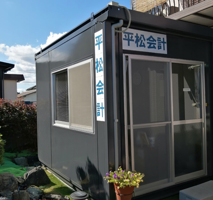 事務所前の写真